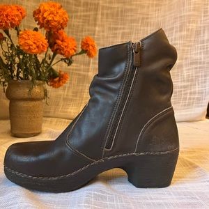 EL NATURALISTA heeled clog booties